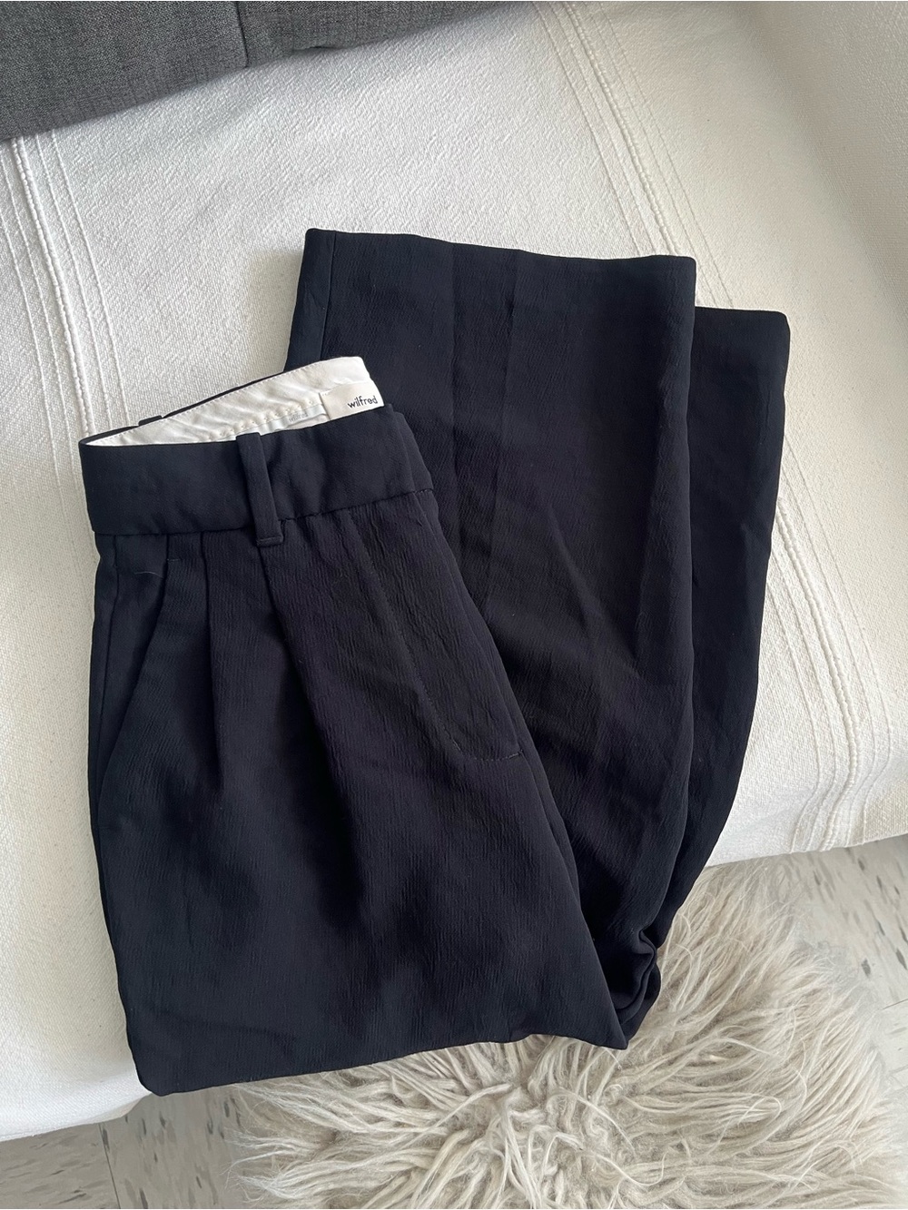 Aritzia❣️Wilfred Effortless pants crepette crop black